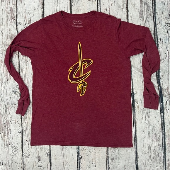Cleveland Cavaliers NBA Basketball Sports Long Sleeve Retro Tshirt - Picture 1 of 4